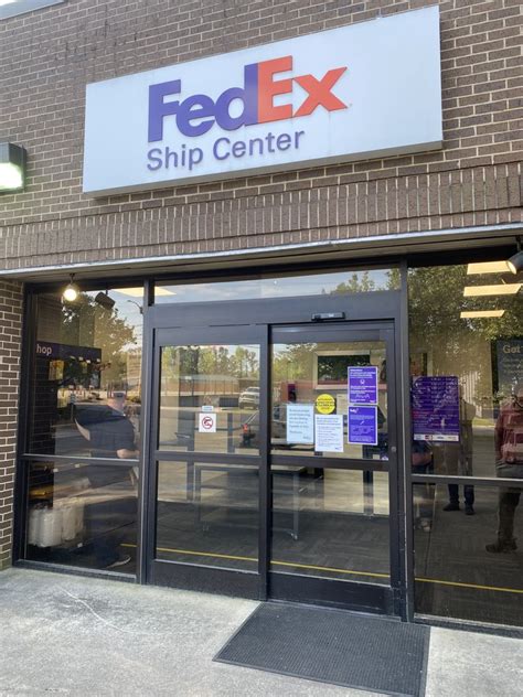 FedEx Ship Center .
